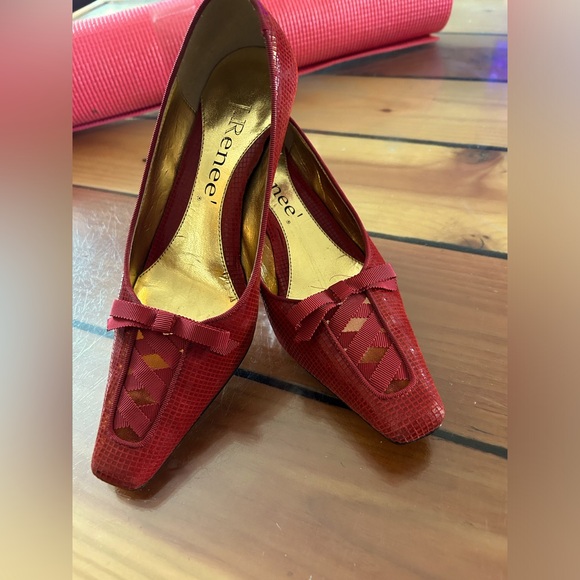 Red J. Renee’ gorgeous red kitten heels - Picture 1 of 6